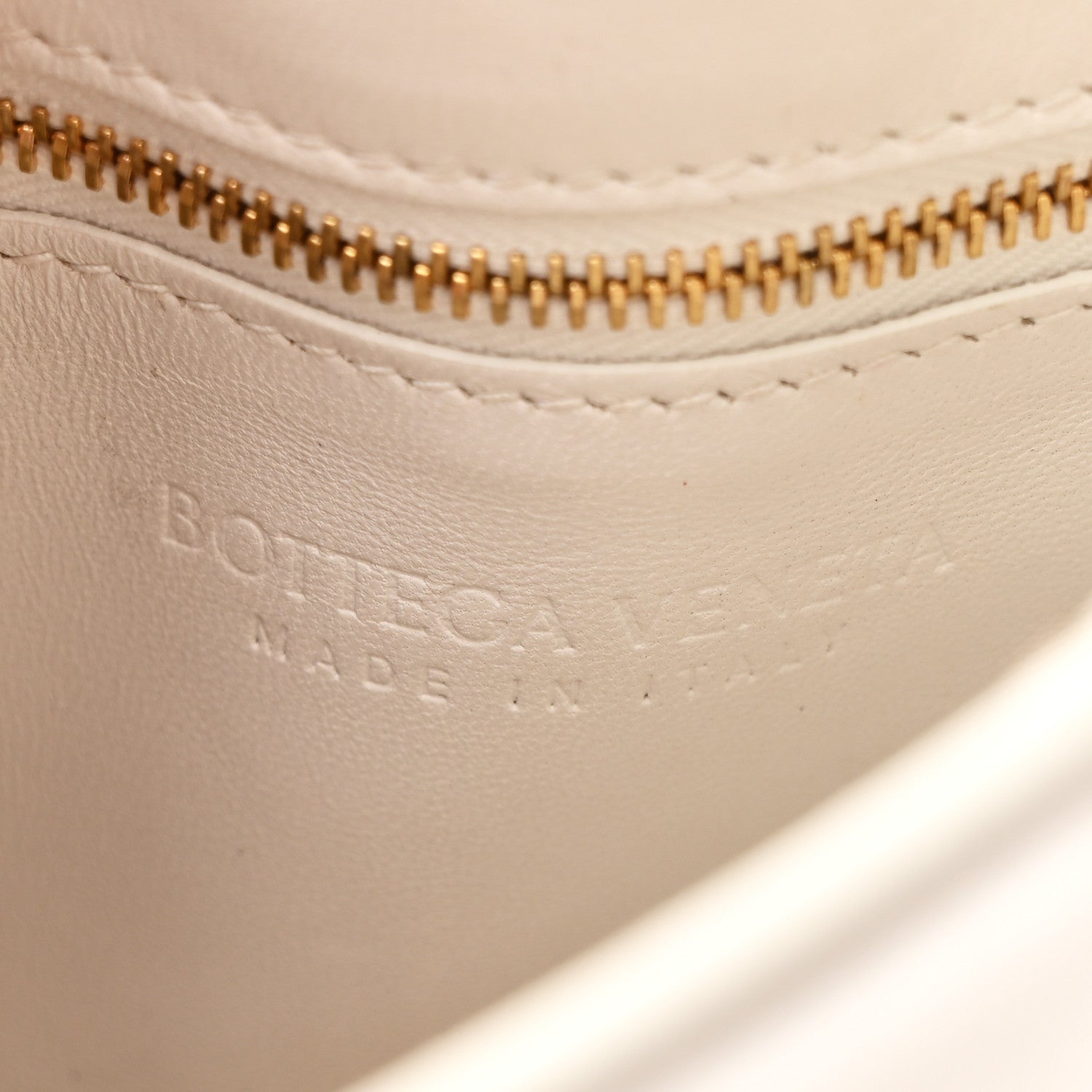 Bottega Veneta Lambskin Maxi Intreccio Padded Chain Cassette Crossbody Bag White 6 of 10