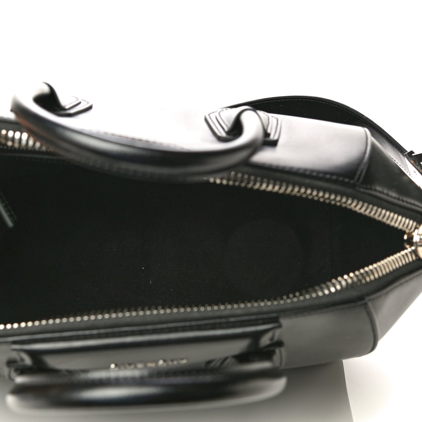 Shiny Lord Calfskin Medium Antigona Black