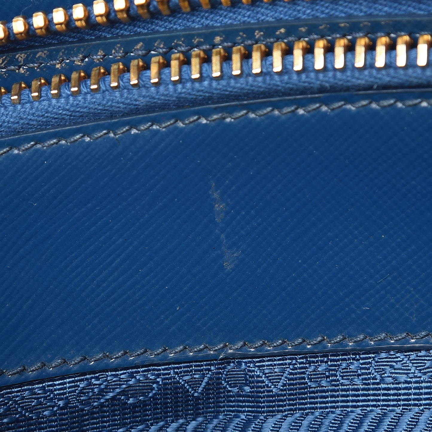 Saffiano Vernice Shopping Tote Azzurro
