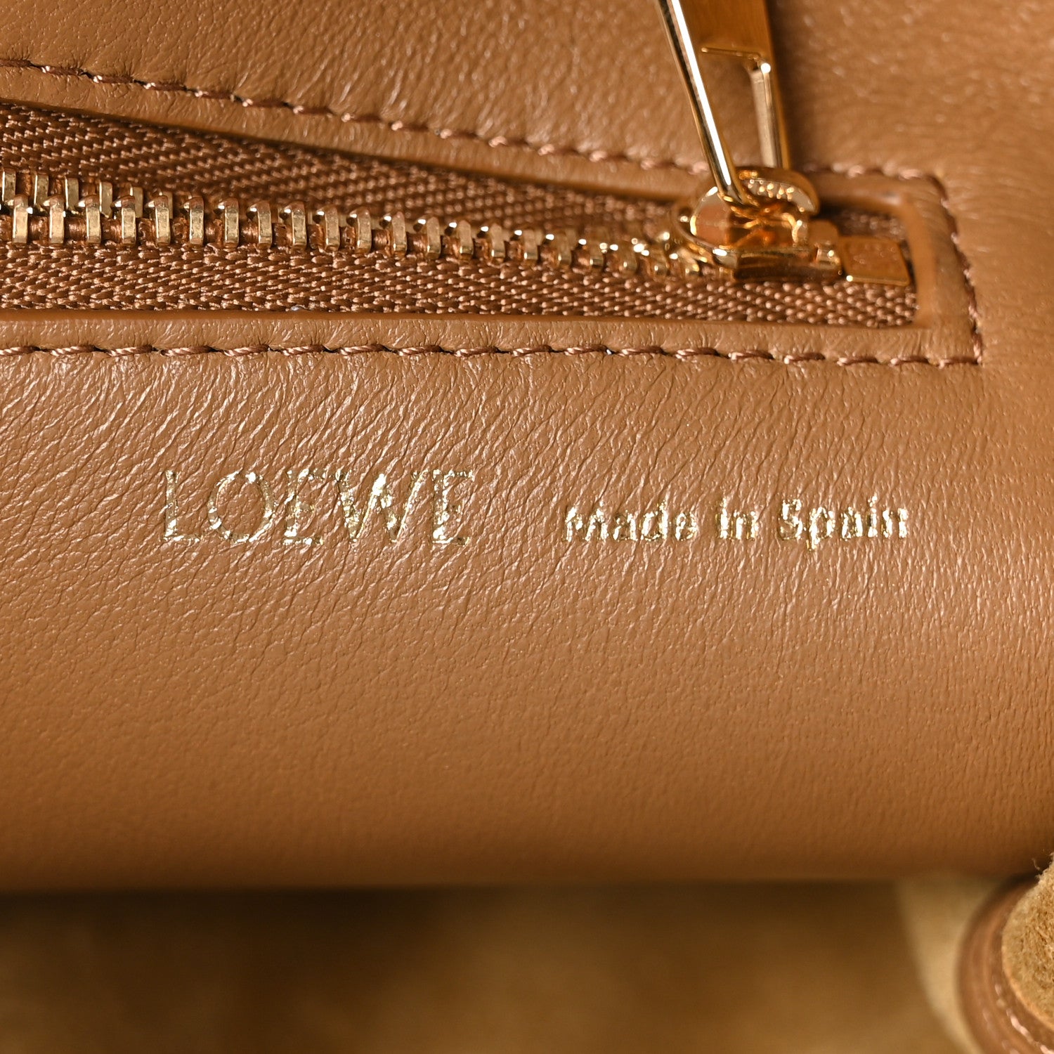 Loewe Mellow Nappa Medium Squeeze Bag Oak 6 of 9