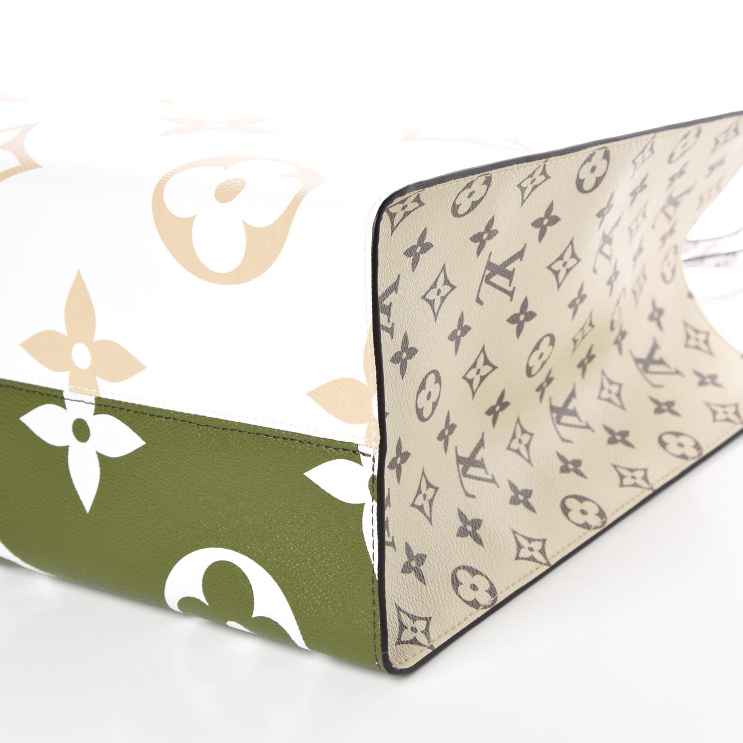 Monogram Giant Onthego GM Kaki Beige