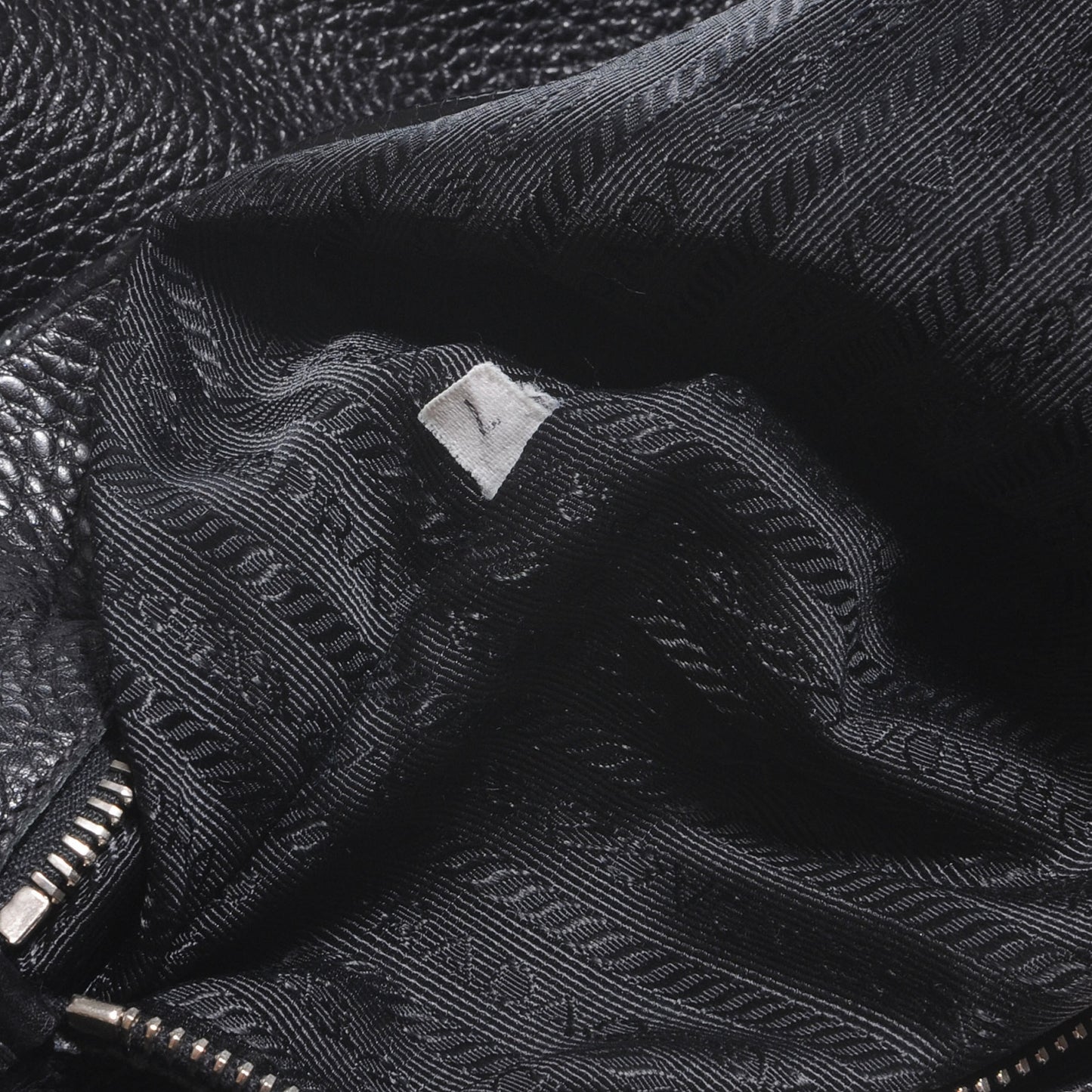 Vitello Daino Shoulder Bag Black