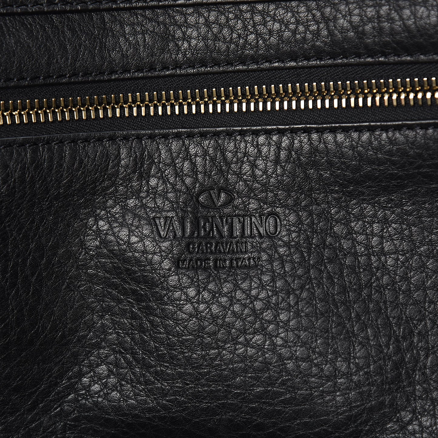 Pebbled Calfskin Medium Rockstud Tote Black