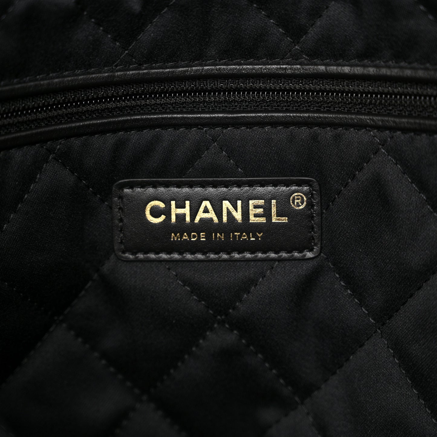 Shiny Caviar Quilted Monochrome Small Chanel 22 Black
