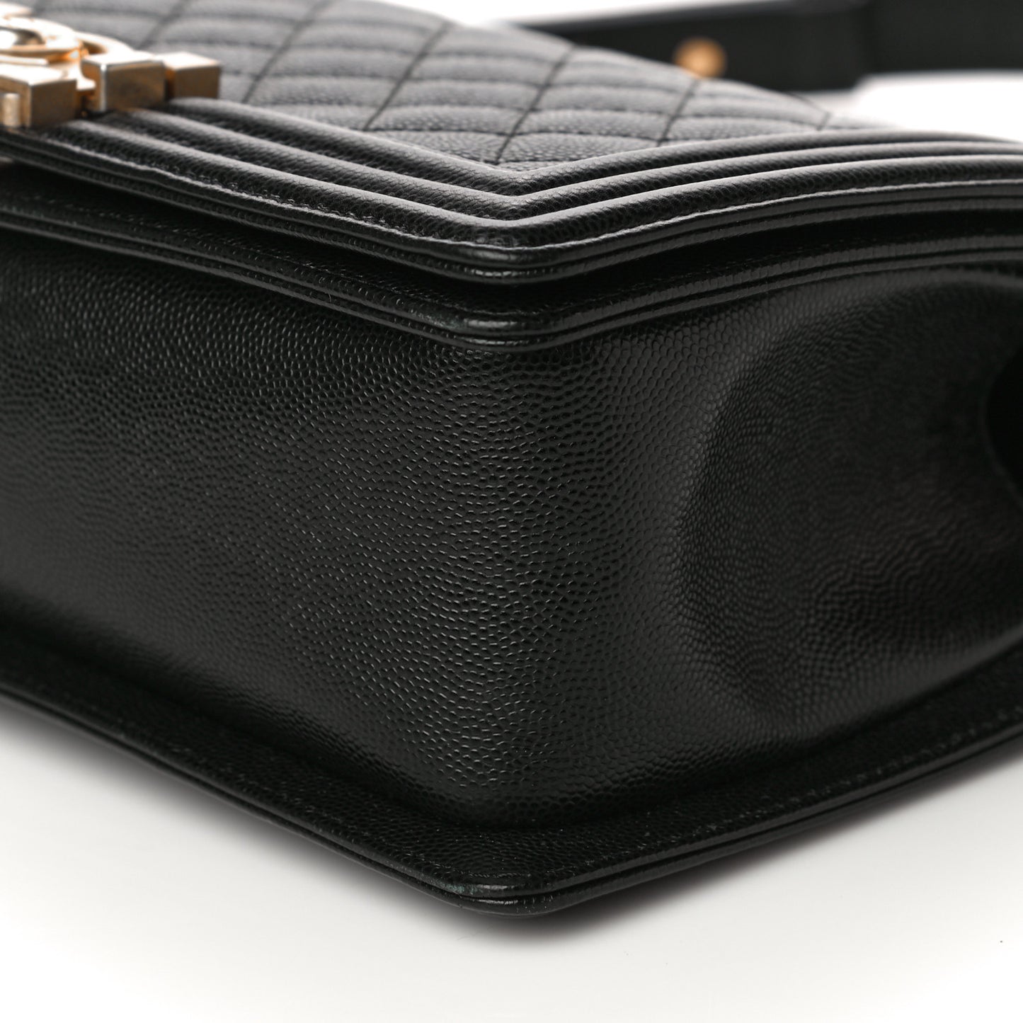 Caviar Quilted Medium Boy Flap Black