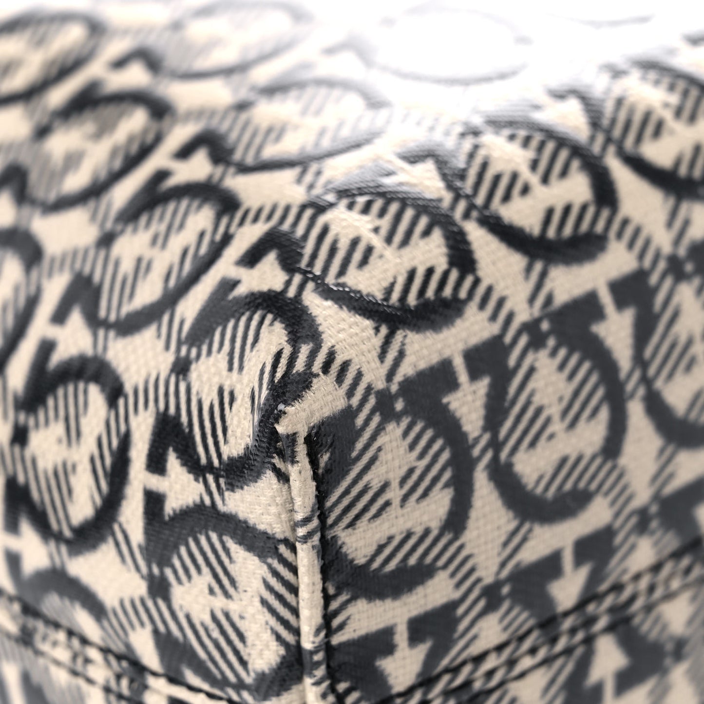 Jacquard Trifolio Shoulder Bag Beige Black