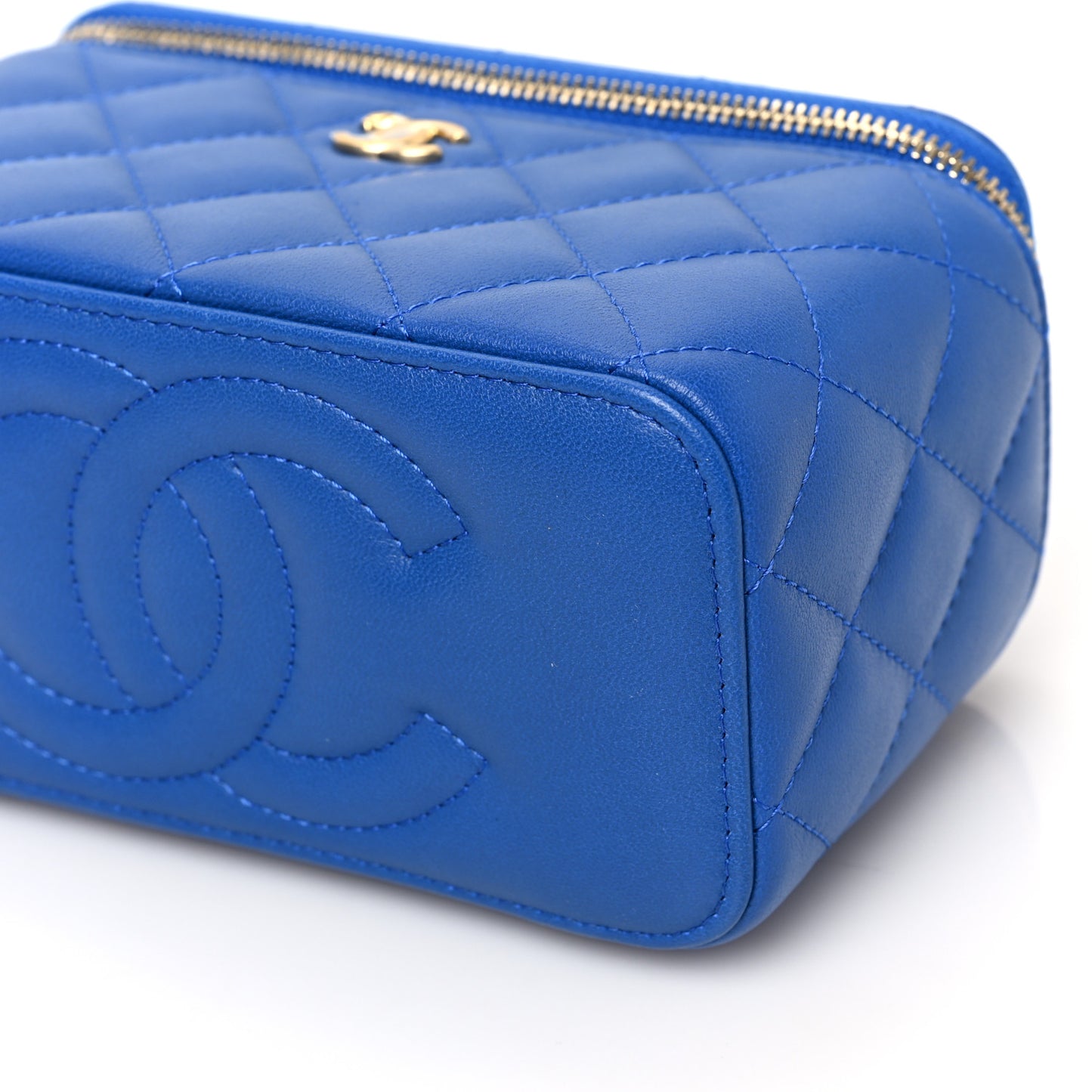 Lambskin Quilted Pearl Crush Small Vanity Case With Chain Blue