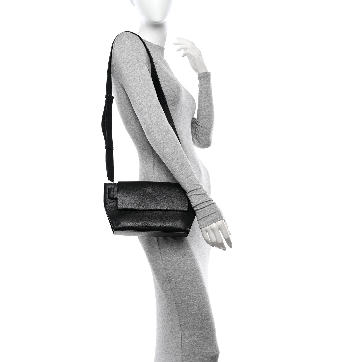Jacquemus Grained Calfskin Le Capri Messenger Bag Black 2 of 9