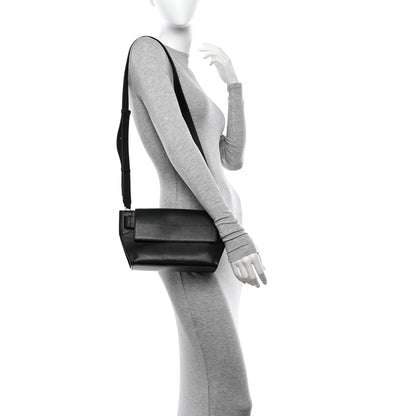 Jacquemus Grained Calfskin Le Capri Messenger Bag Black 2 of 9