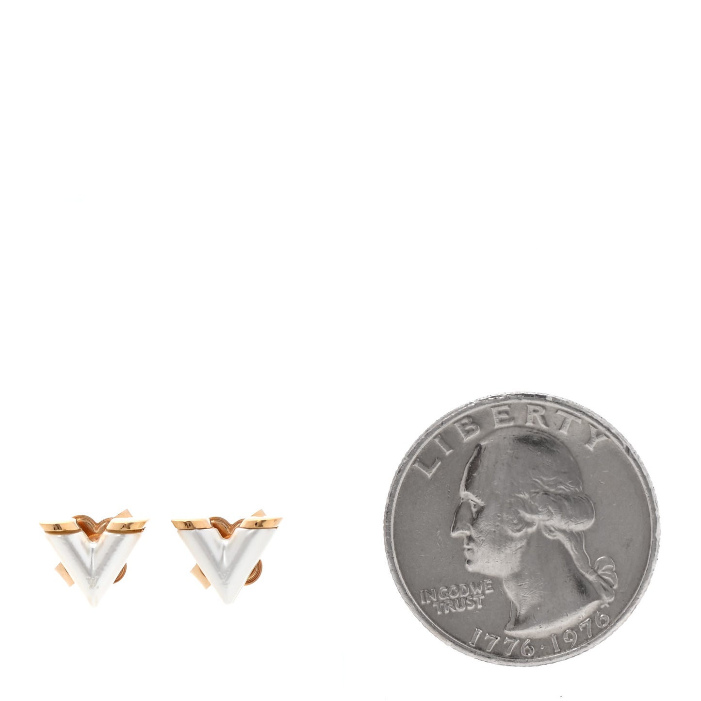 Pearl Essential V Stud Earrings Gold