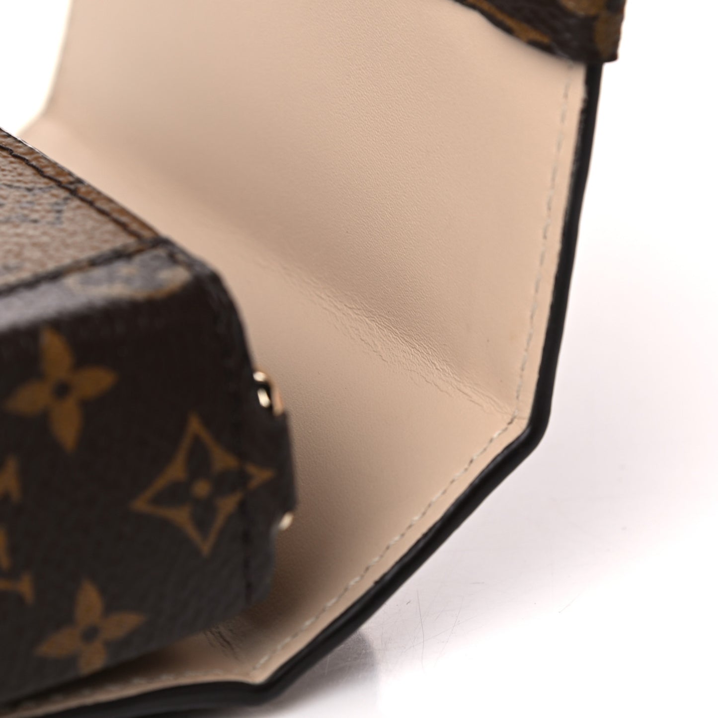 Reverse Monogram Pochette Trunk Verticale