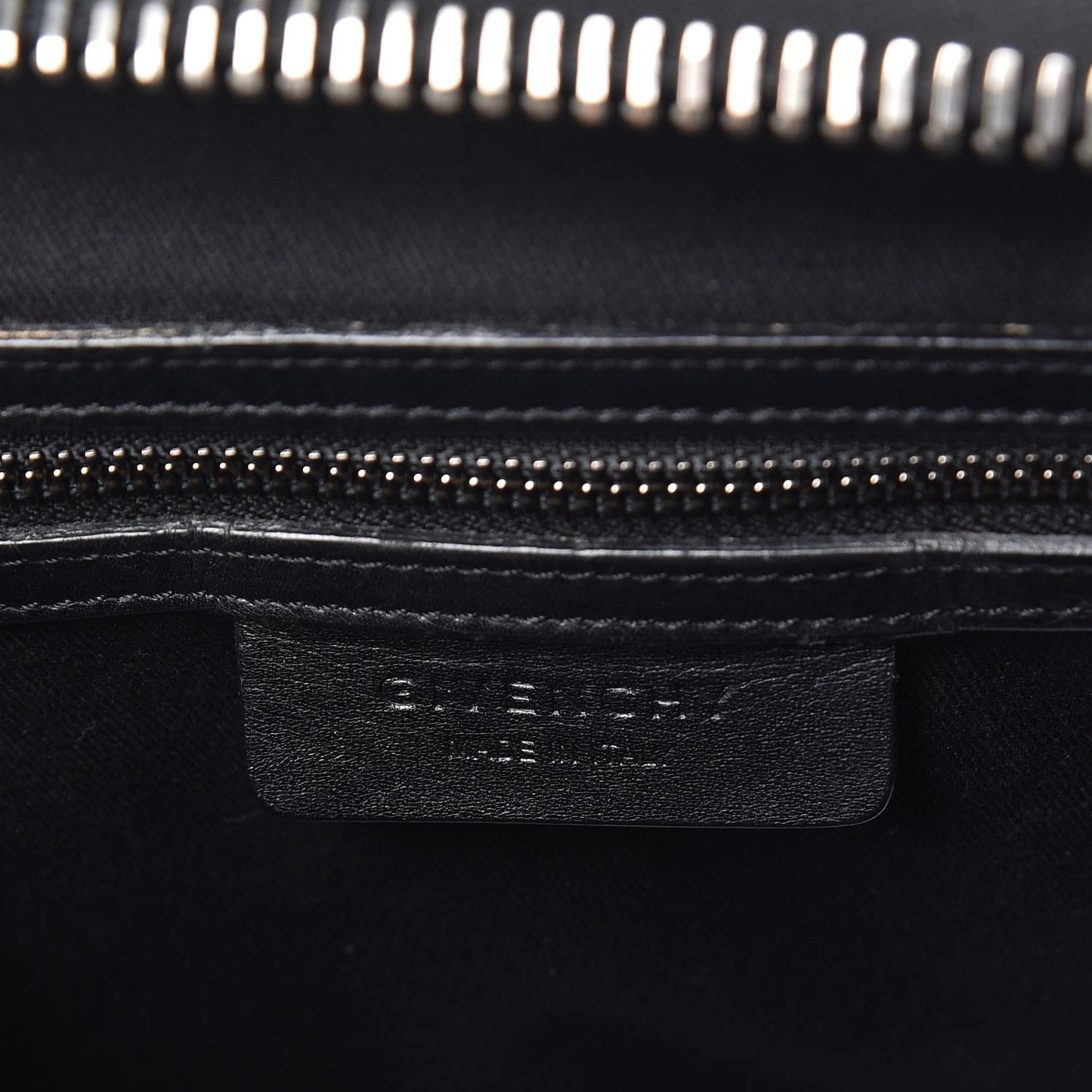 Calfskin Lizard Embossed Medium Antigona Black