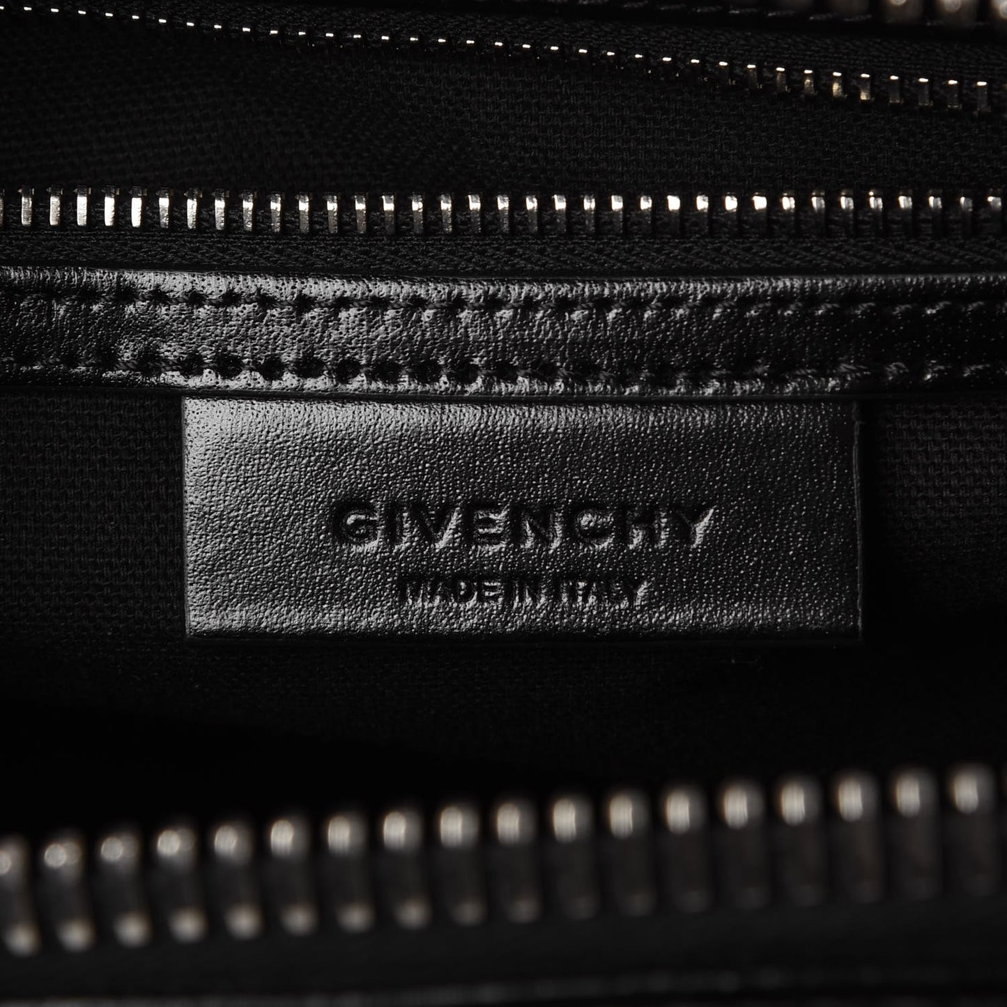 Shiny Lord Calfskin Medium Antigona Black