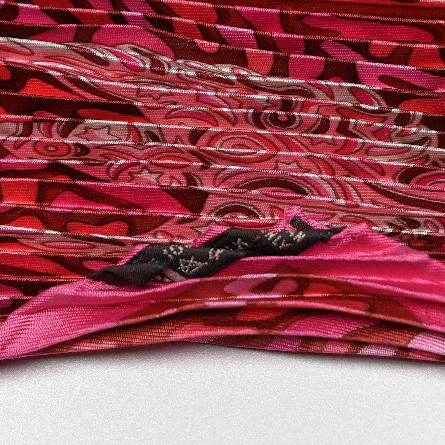 Hermes Silk La Legende Du Poisson Corail Plisse Scarf 90 3 of 4