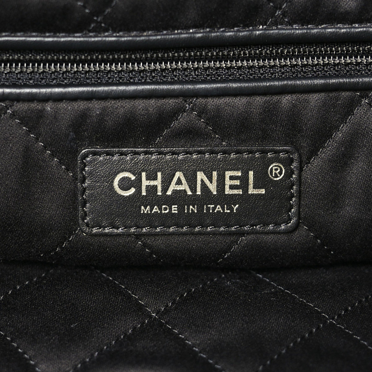 Shiny Calfskin Quilted Small Chanel 22 So Black