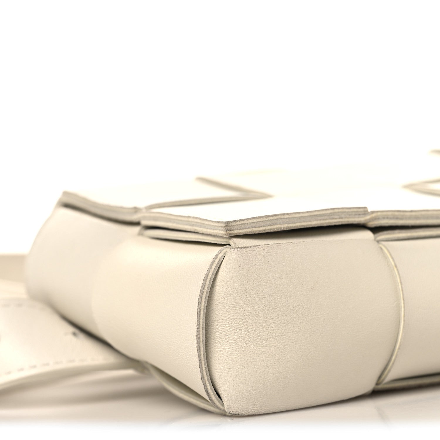 Bottega Veneta Nappa Maxi Intreccio The Belt Cassette Bag White 7 of 9