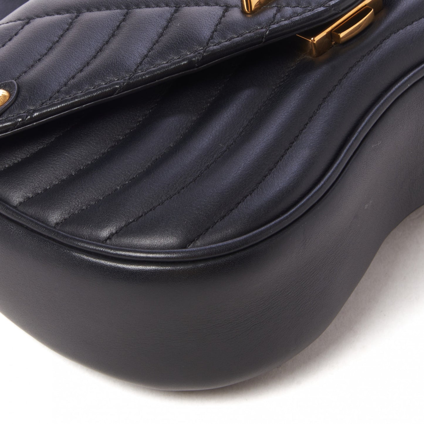 Calfskin New Wave Chain PM Black