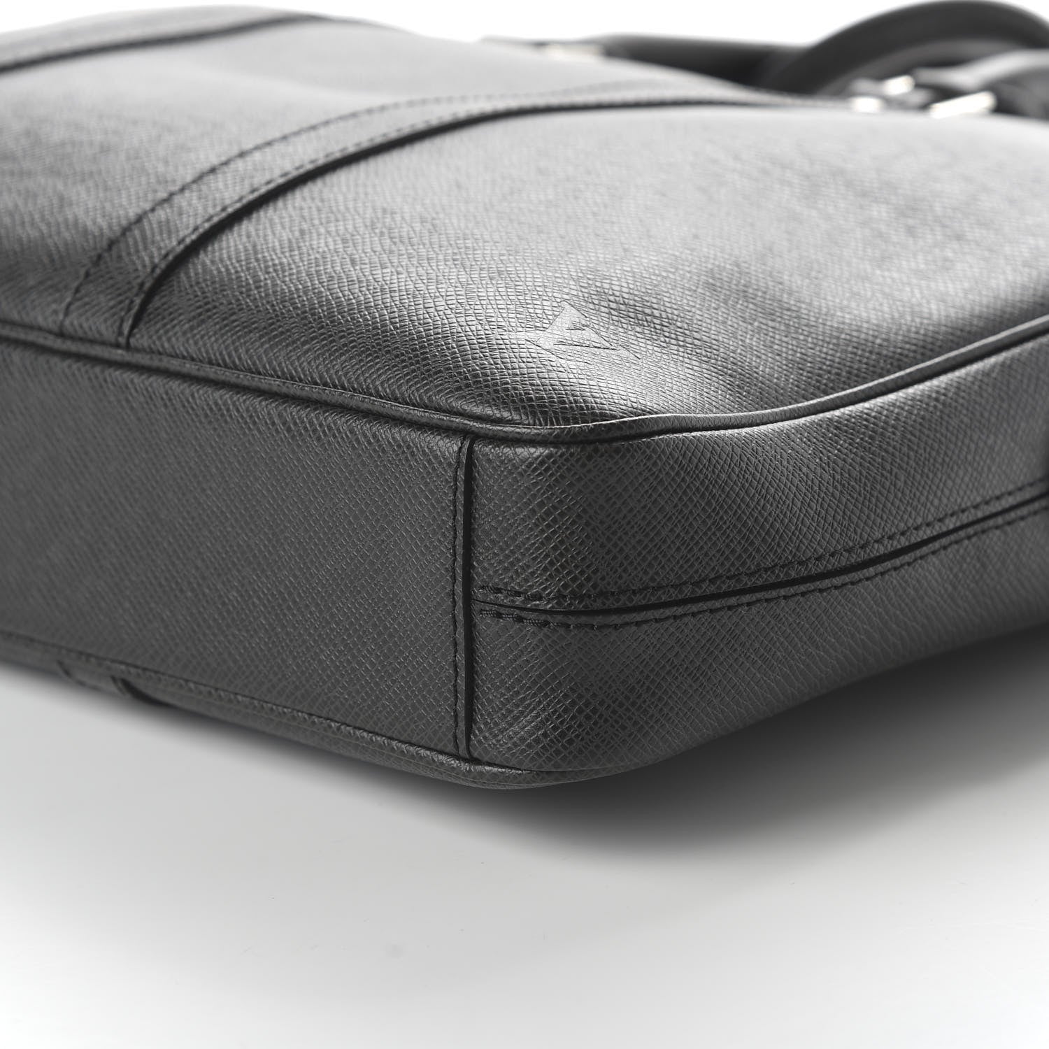 Louis Vuitton Taiga Porte Documents Voyage PM Ardoise 7 of 9