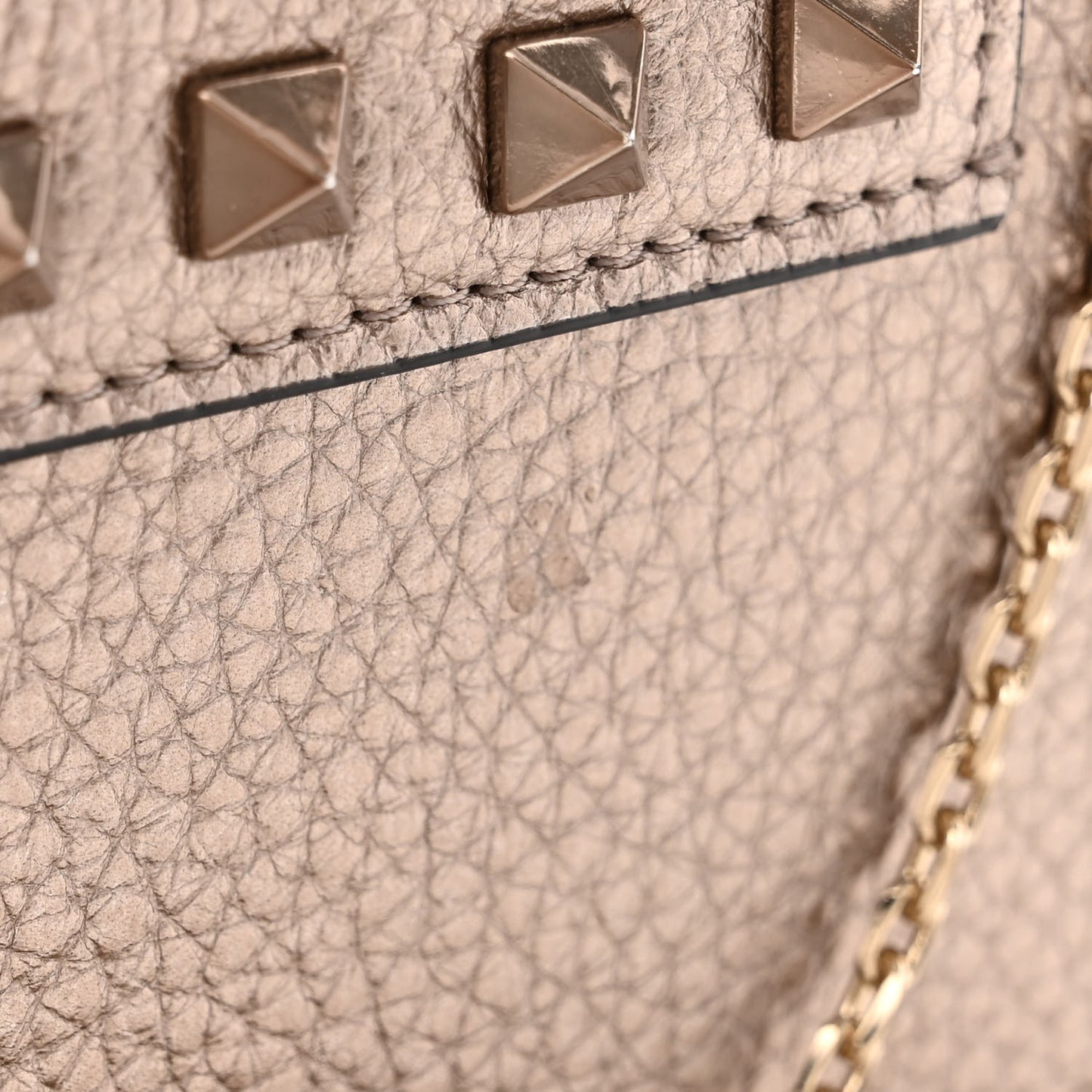 Metallic Pebbled Calfskin Rockstud Phone Case With Chain Sasso