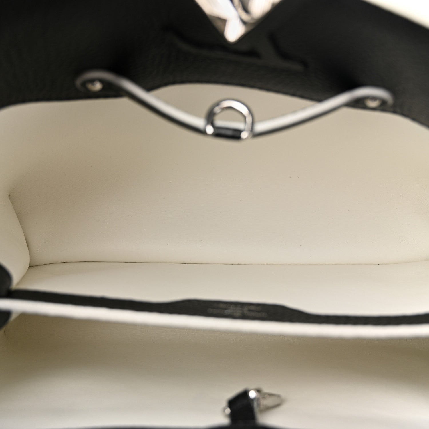 Louis Vuitton Taurillon Stitched Xoxo Capucines PM Black 5 of 9