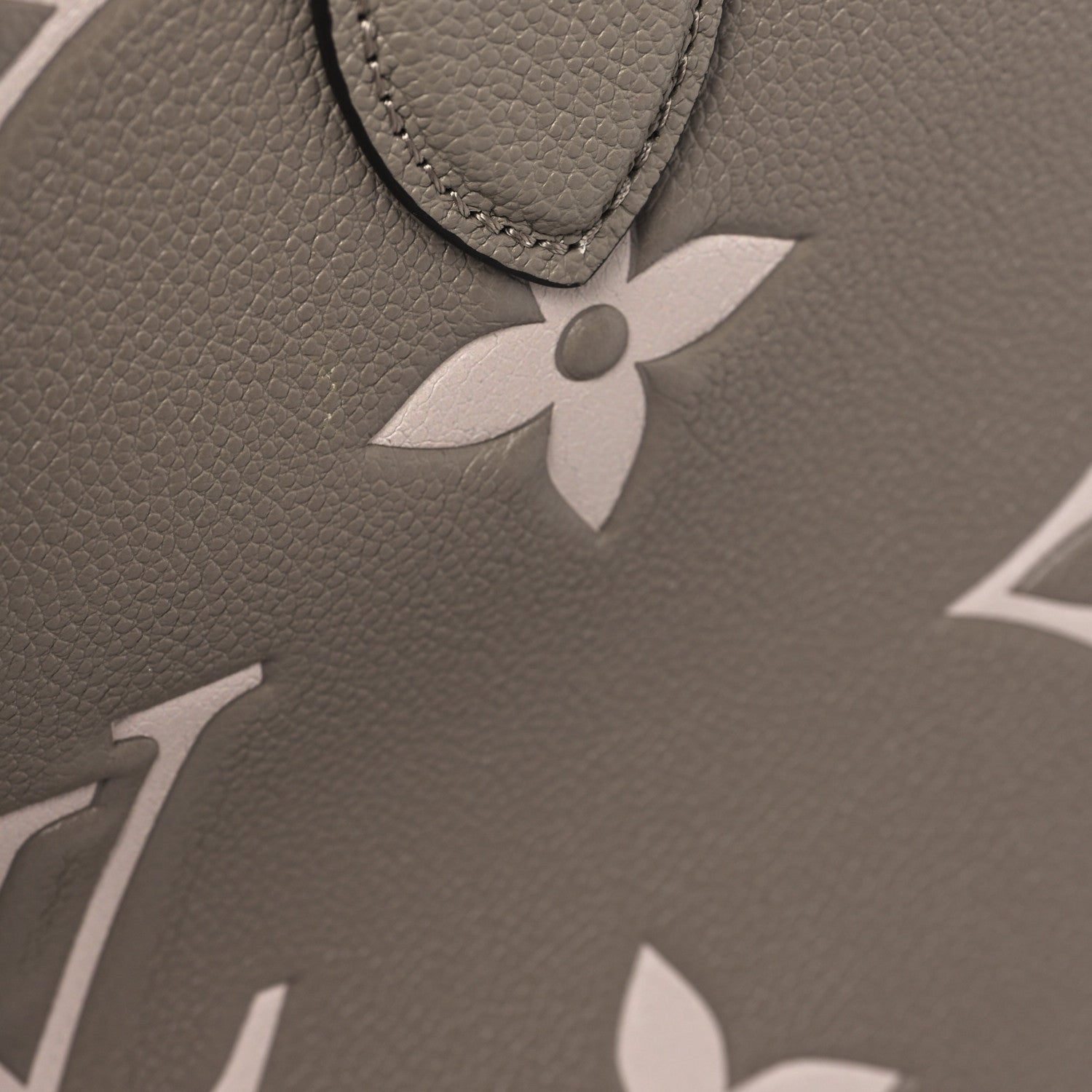Louis Vuitton Empreinte Monogram Giant Onthego MM Tourterelle Creme 11 of 11