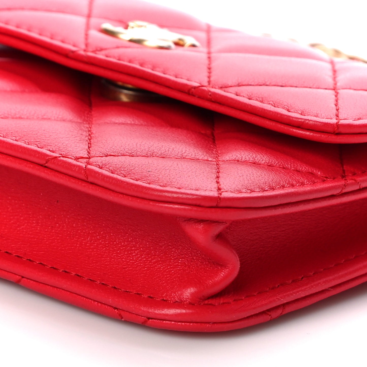 Lambskin Quilted Pearl Crush Clutch With Chain Red