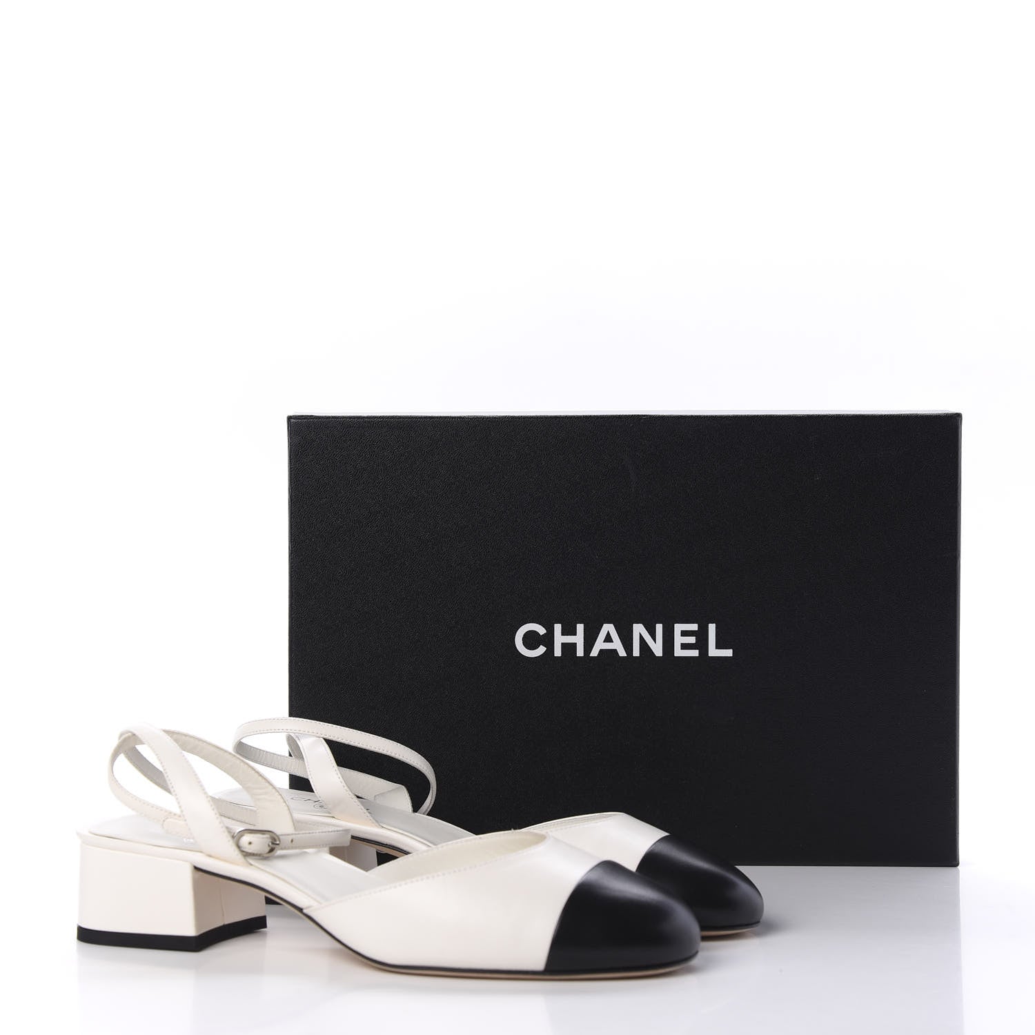 Chanel Lambskin Cap Toe CC Slingback Sandals 38.5 White Black 10 of 10