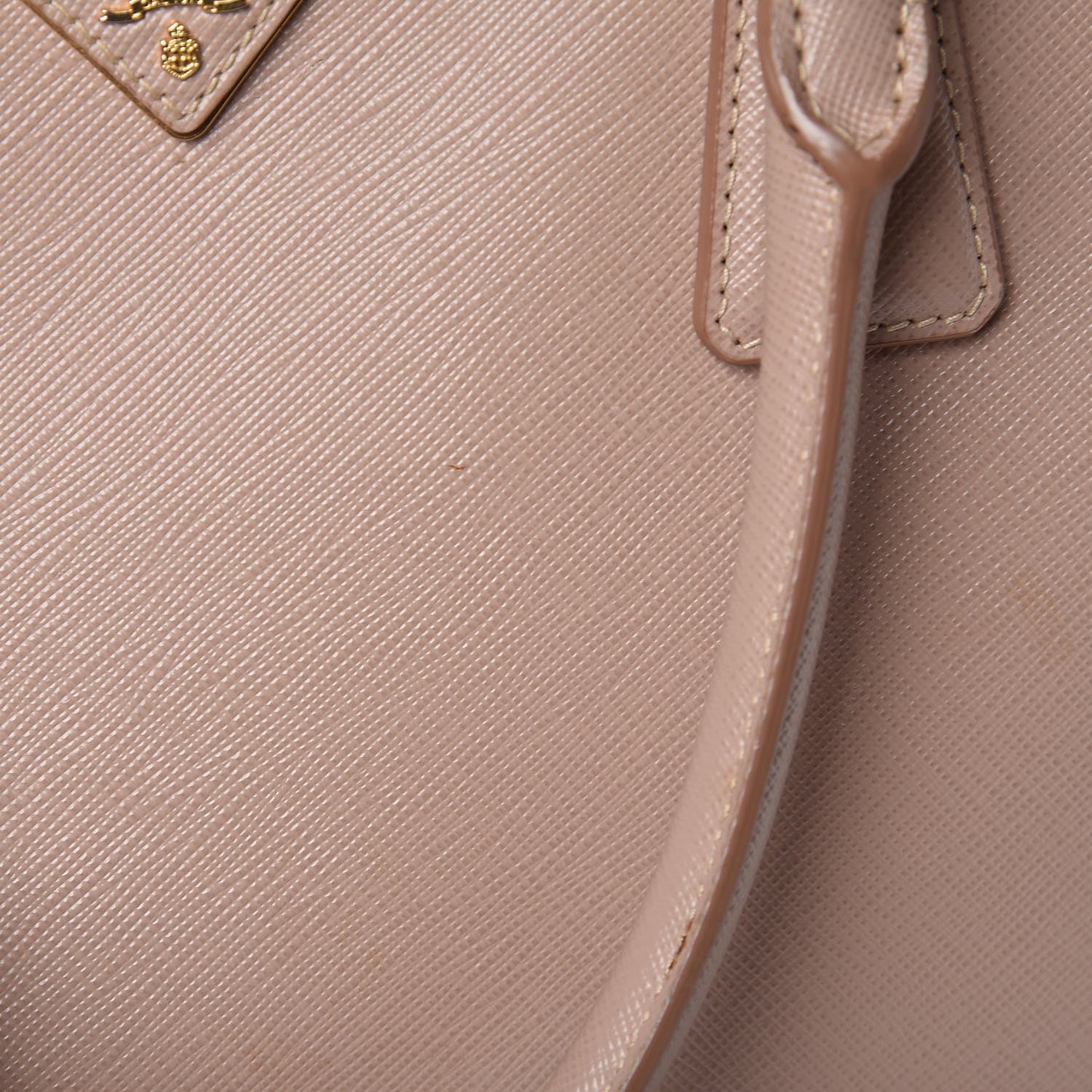 Saffiano Medium Galleria Double Zip Tote Cammeo