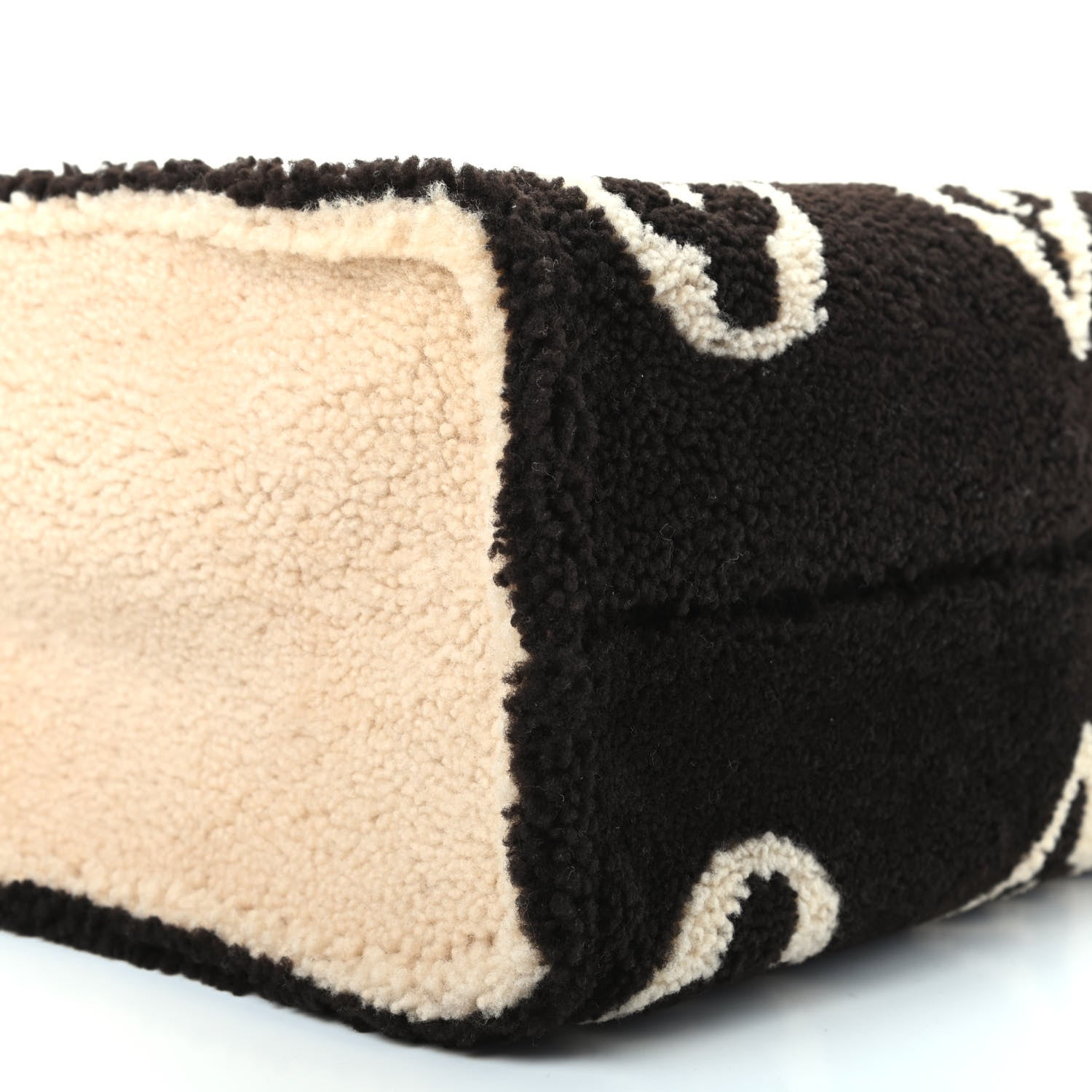Louis Vuitton Shearling Monogram Giant Teddy Onthego GM Black White 6 of 10