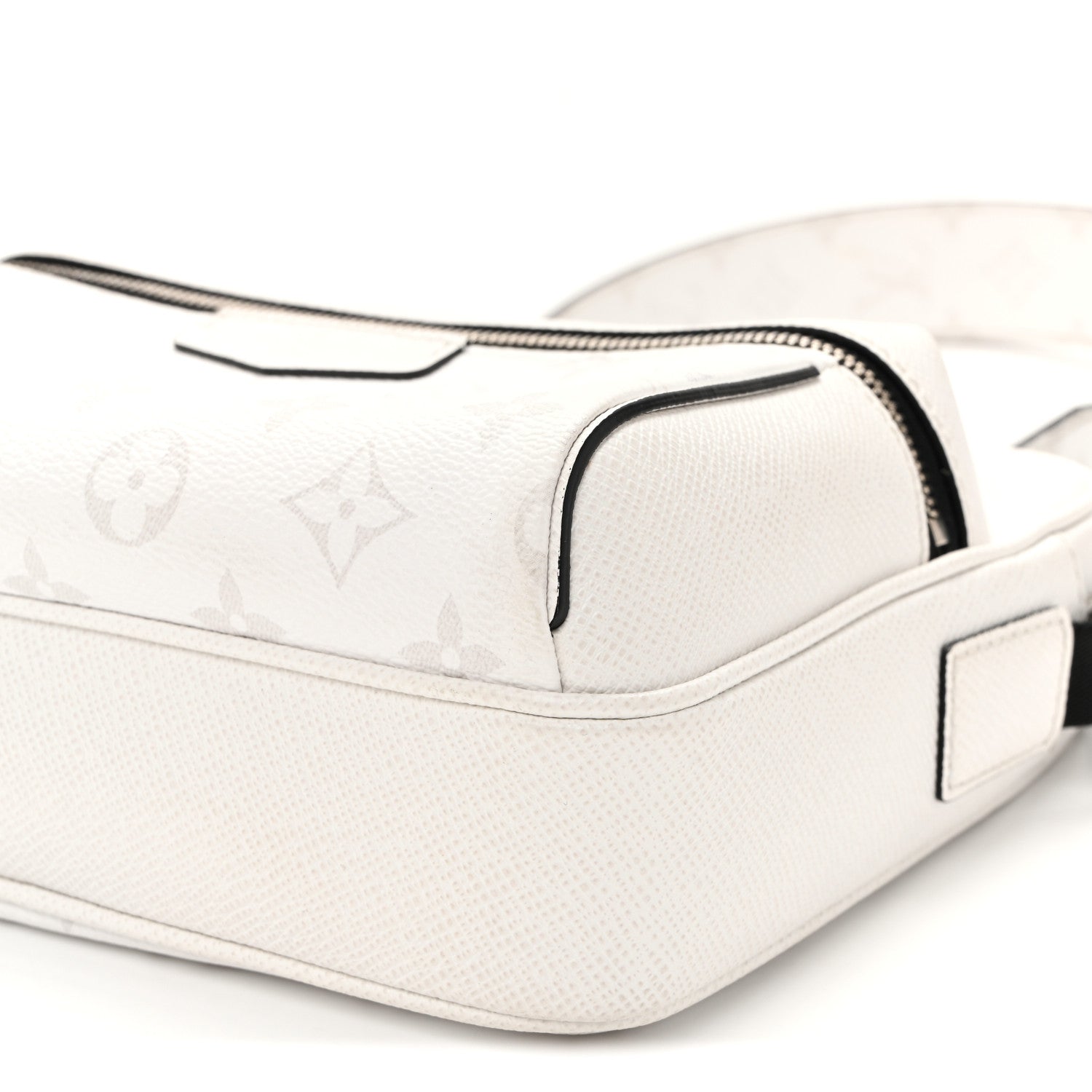 Louis Vuitton Taigarama Outdoor Messenger Antartica 9 of 9