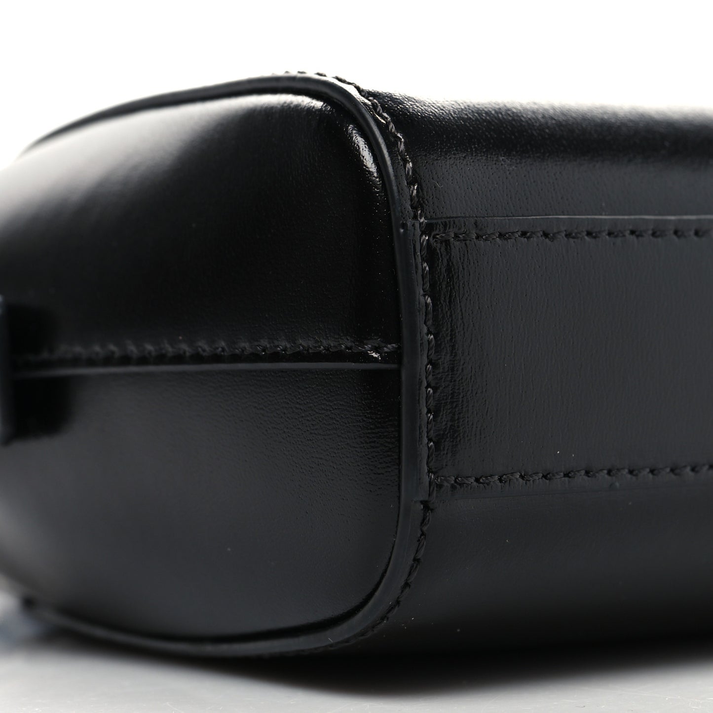 Box Calfskin Antigona U Crossbody Bag Black