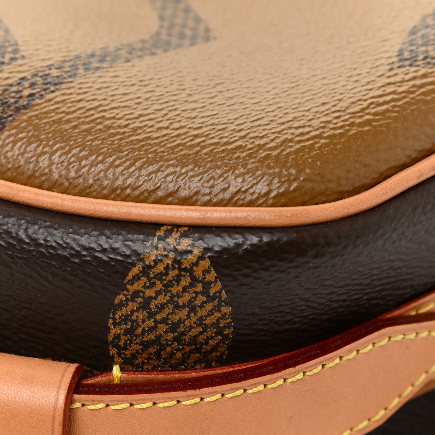 Reverse Monogram Giant Boite Chapeau Souple