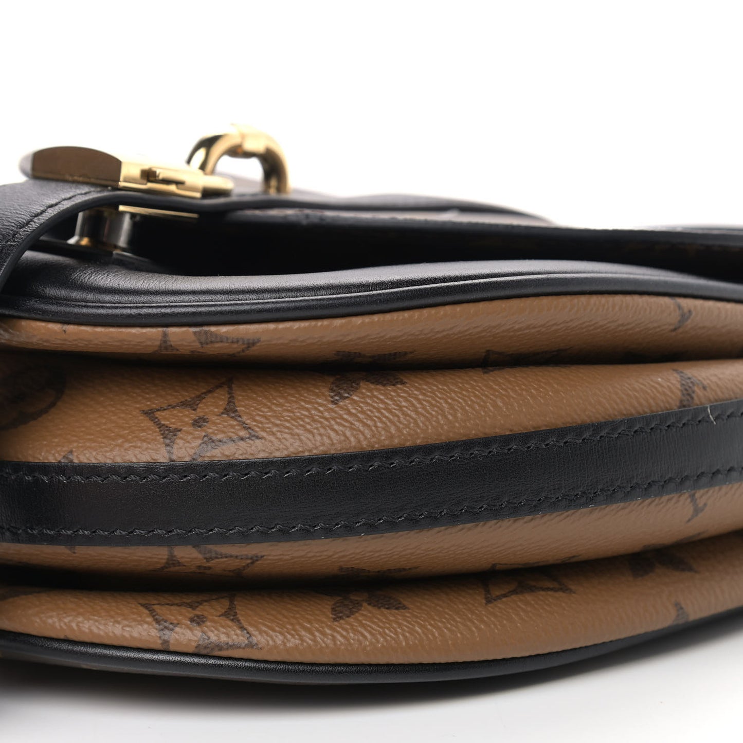 Reverse Monogram Chantilly Lock Black