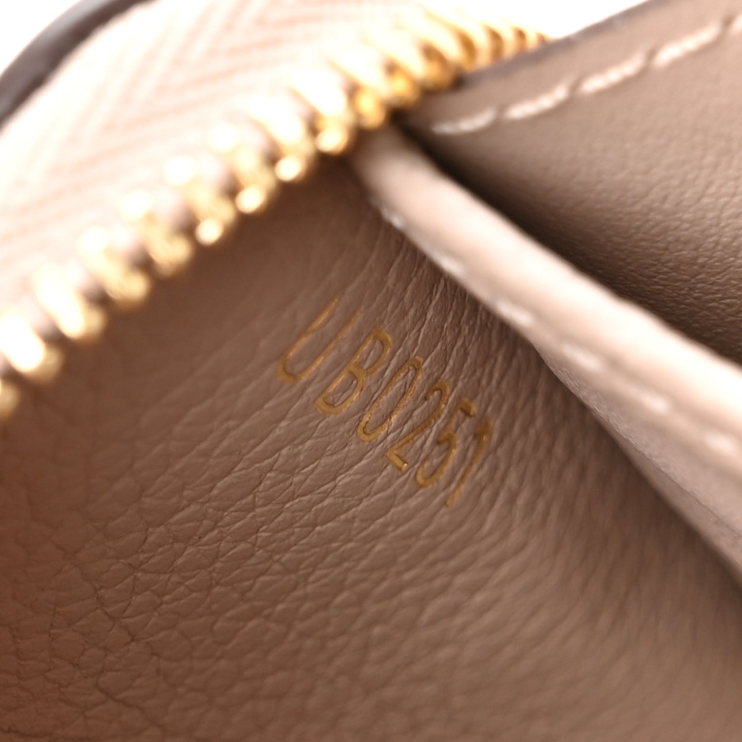 Calfskin Lockme Zippy Coin Purse Greige