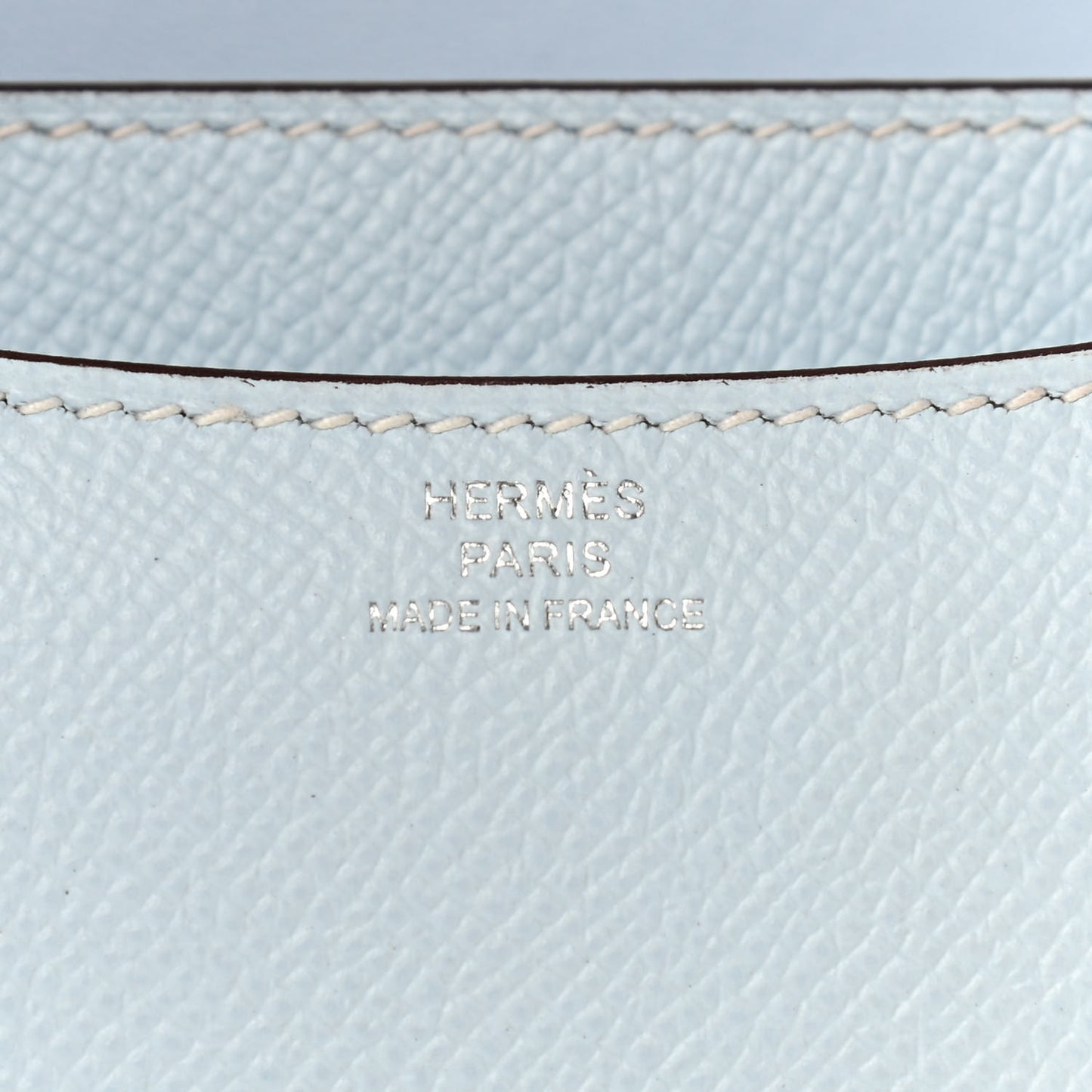 Epsom Constance 18 Bleu Brume