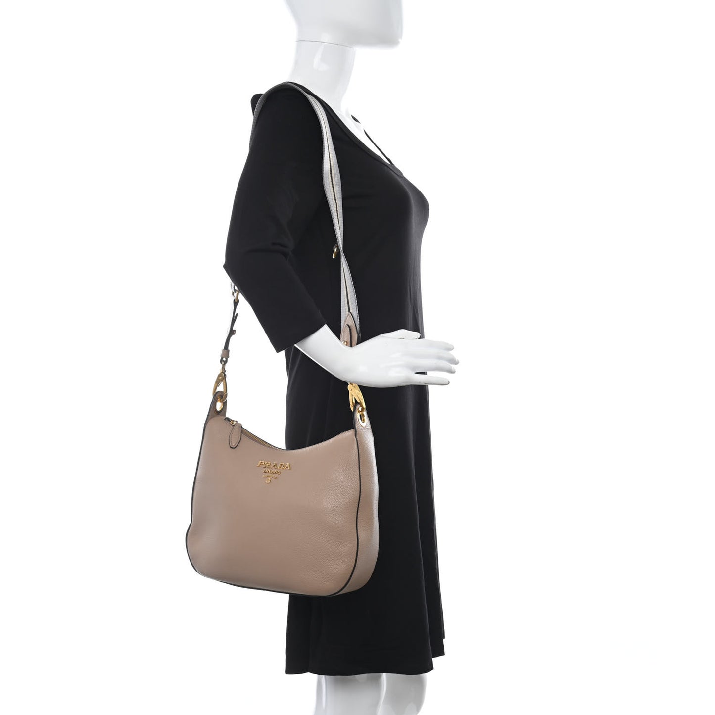 Vitello Phenix Zippered Messenger Hobo Cammeo