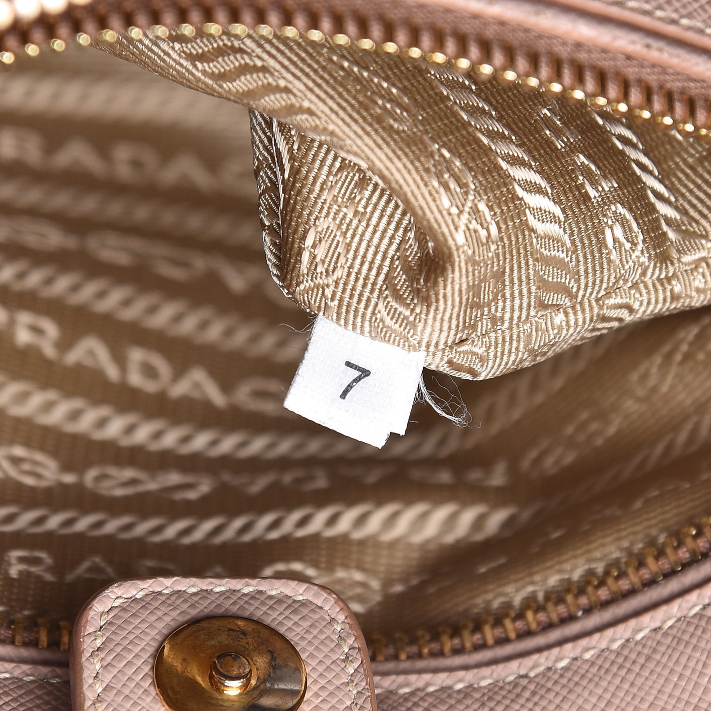 Saffiano Lux Medium Tote Cammeo