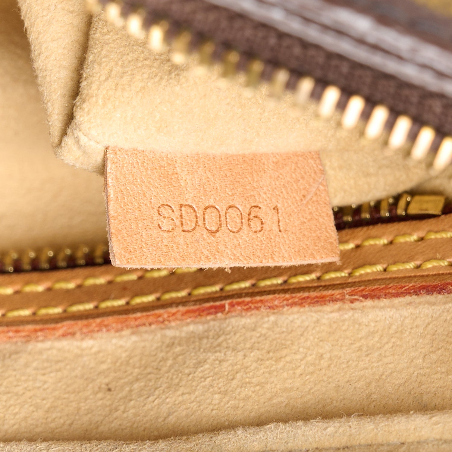 Louis Vuitton Monogram Looping MM 7 of 13