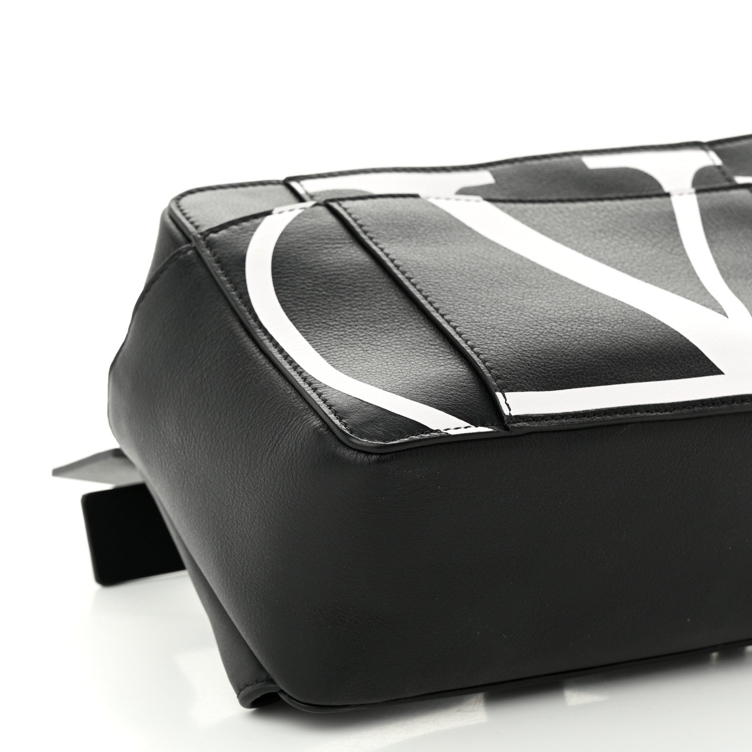 Valentino Garavani Calfskin Mens VLogo Belt Bag Black White 8 of 9