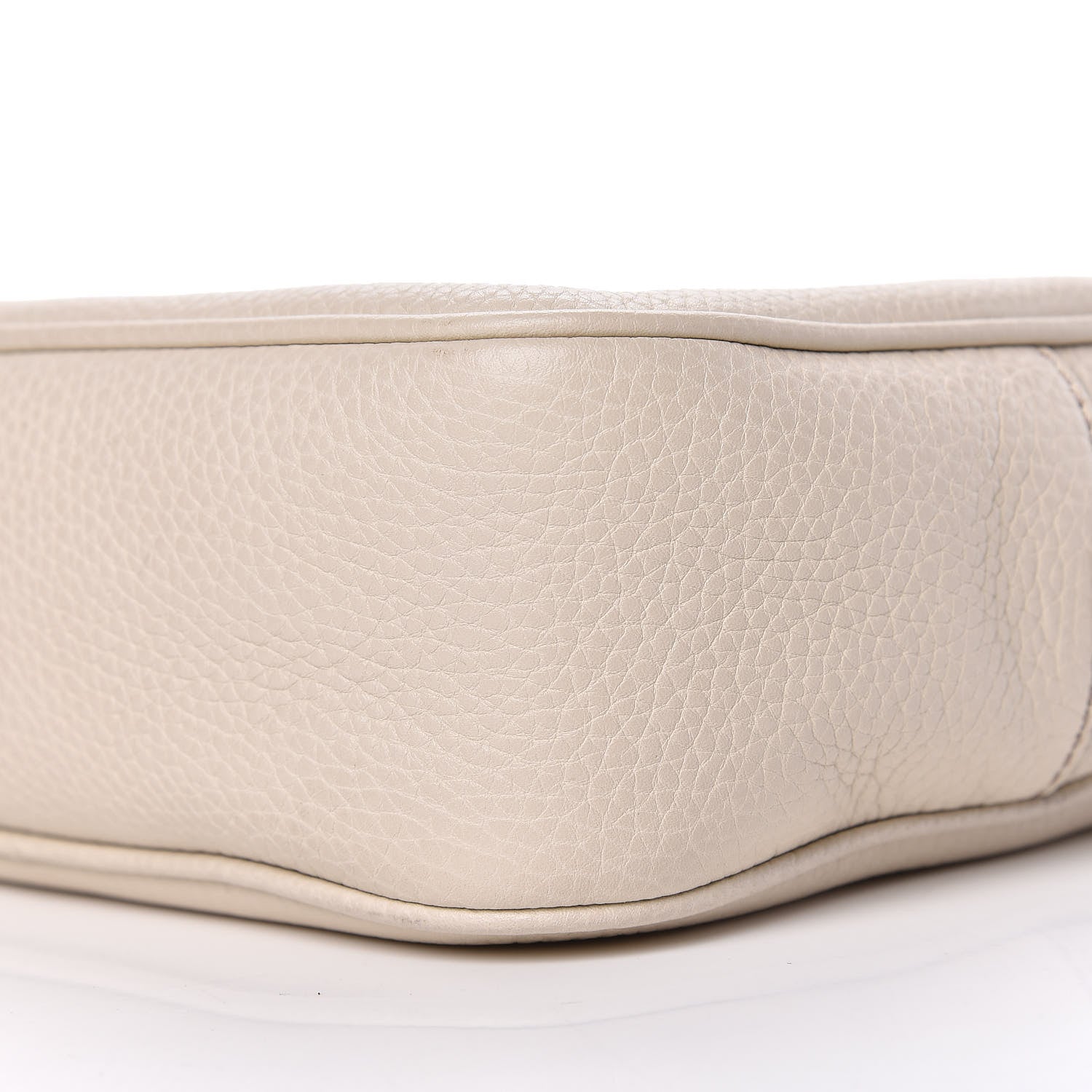Gucci Pebbled Calfskin Small Soho Disco Bag Off White 9 of 10