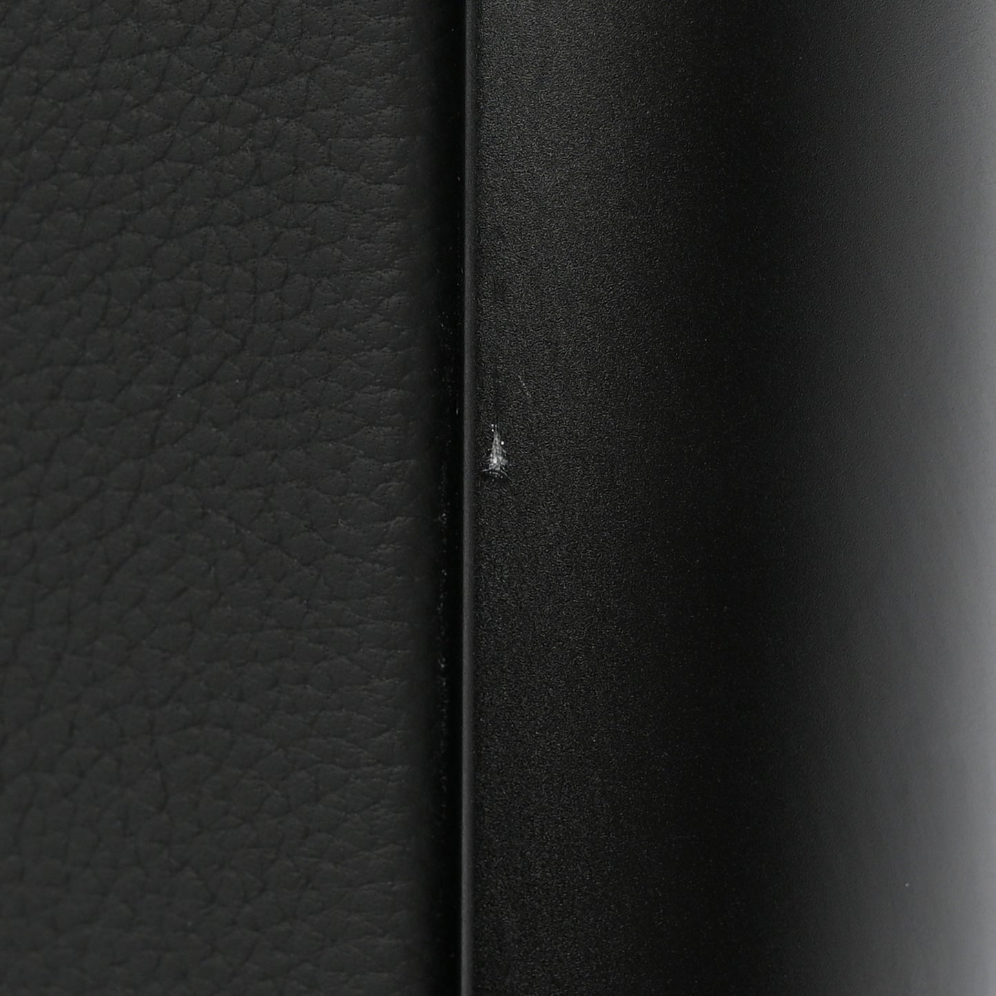 Cowhide Aerogram Horizon 55 Black