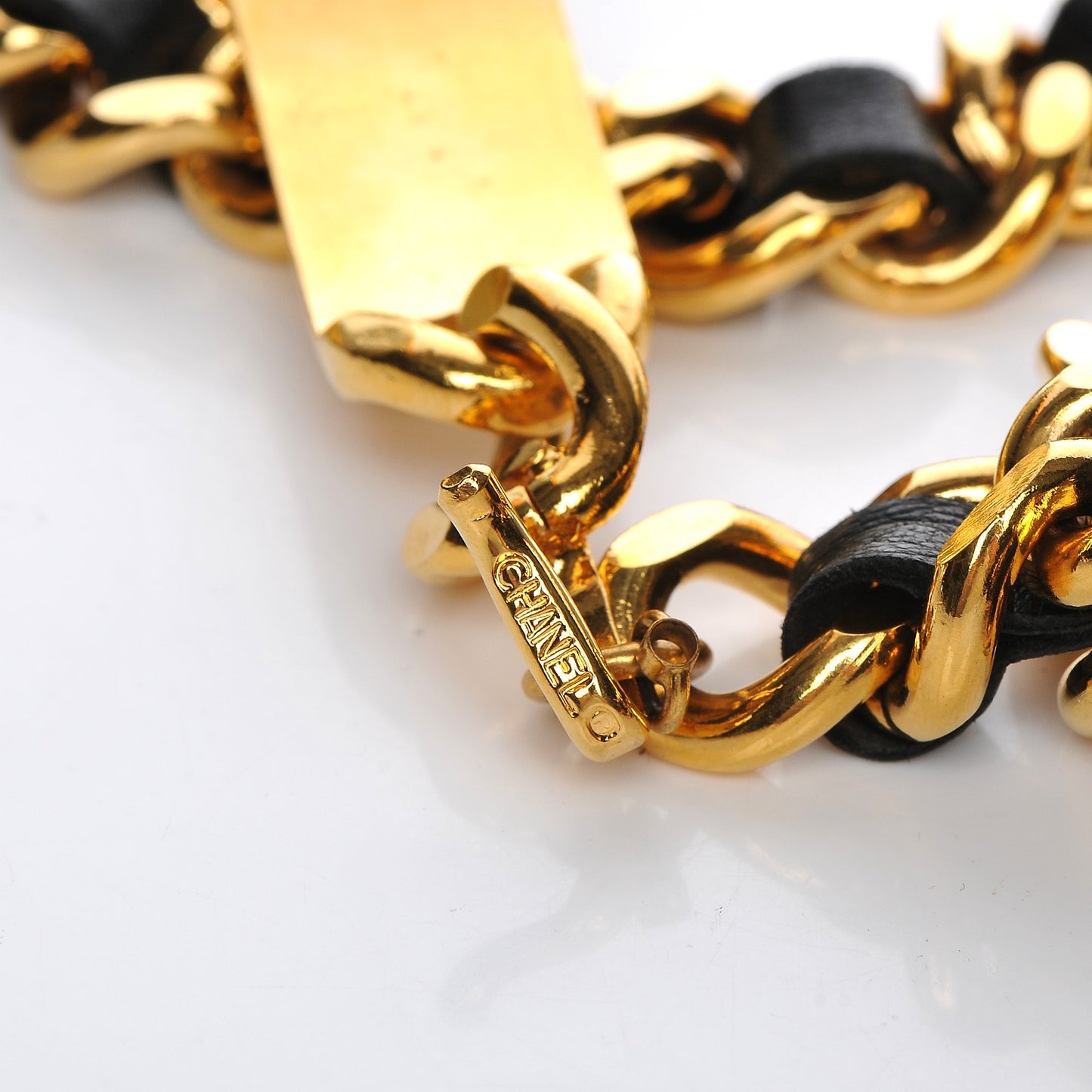 Lambskin Chain 31 Rue Cambon Medallion Belt Gold Black