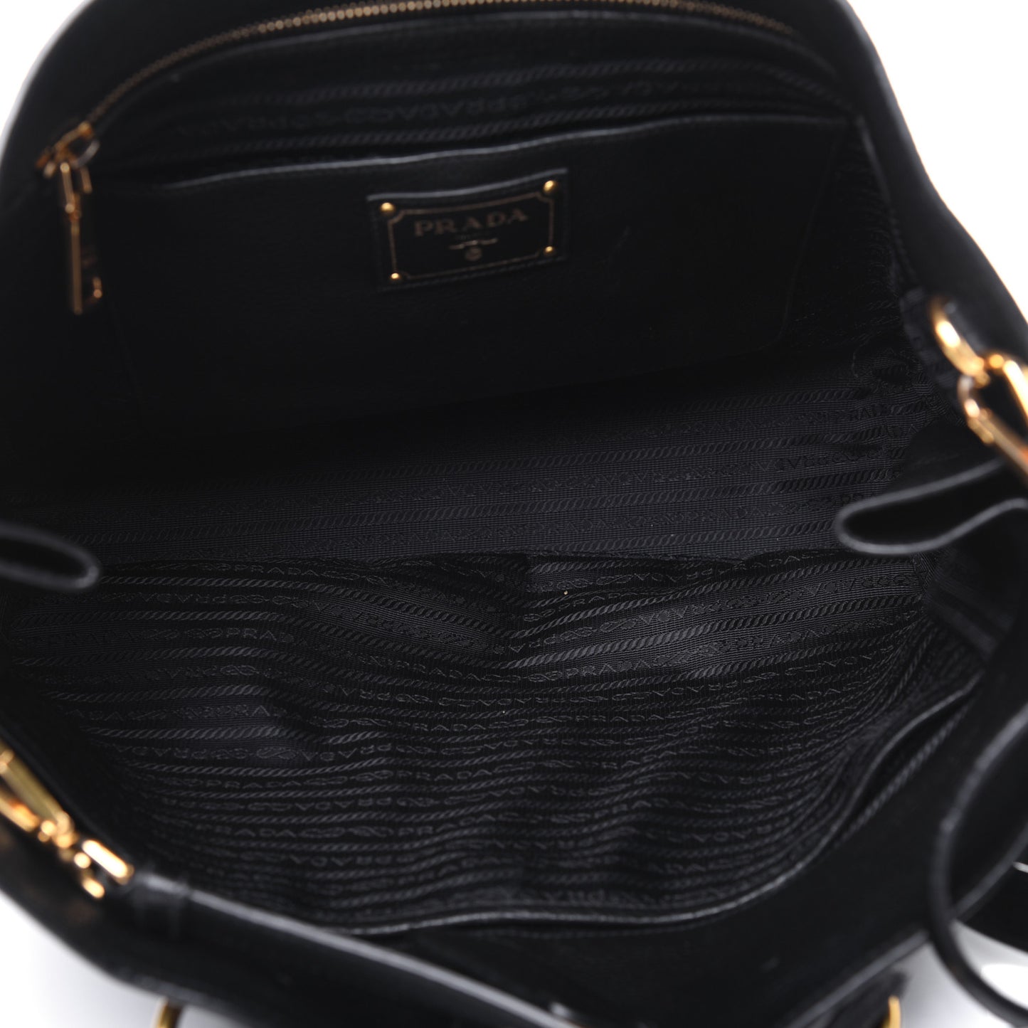 Vitello Daino Side Zip Tote Black