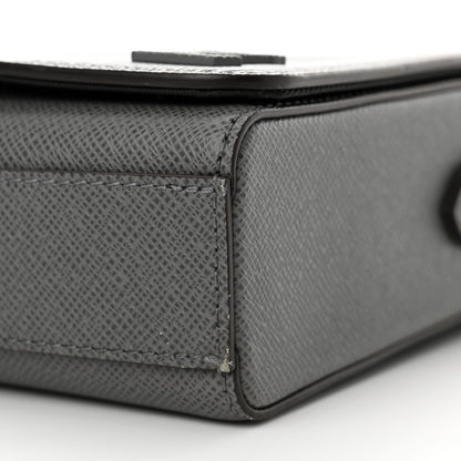 Louis Vuitton Taiga New Flap Messenger Gris 9 of 10