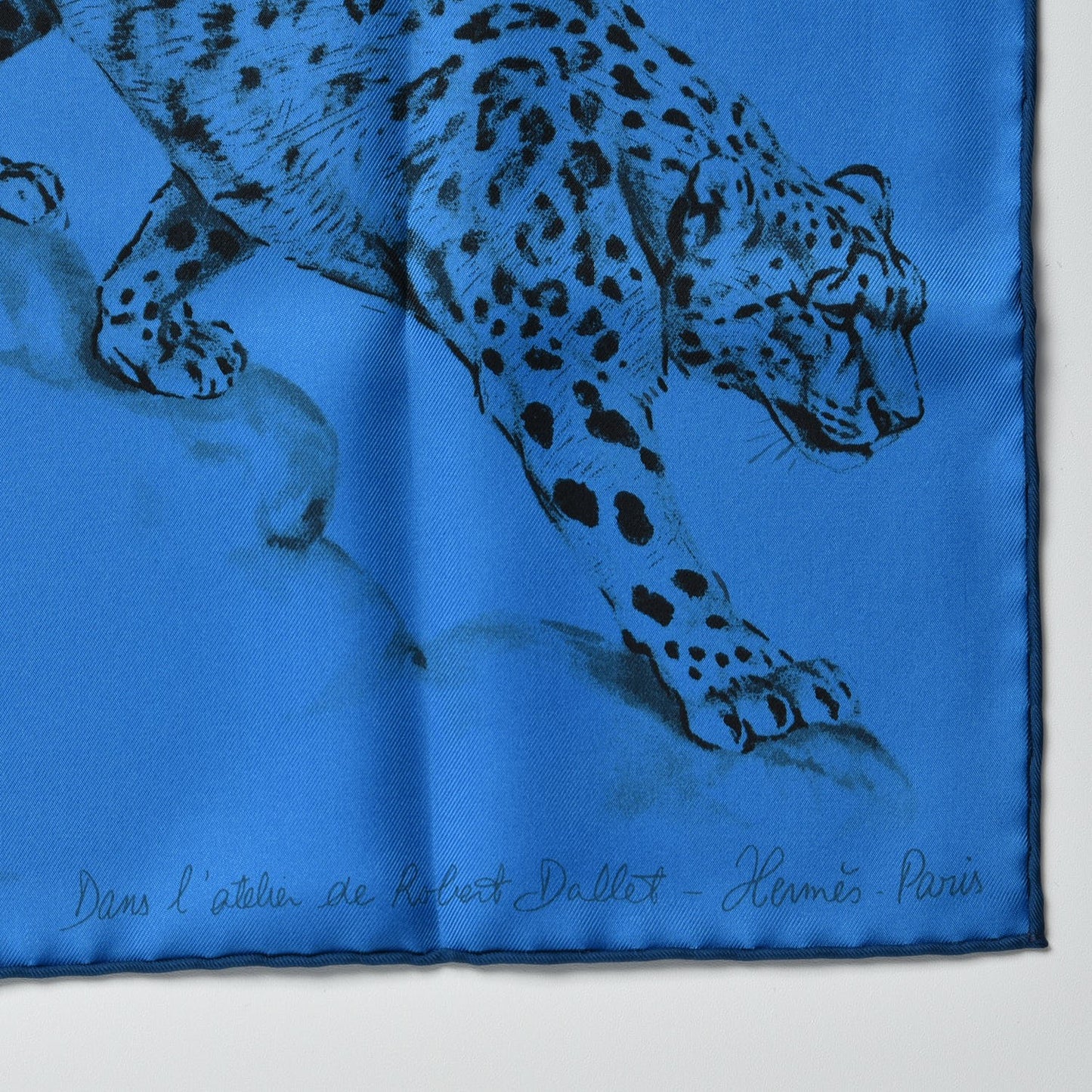 Silk Dans l'atelier de Robert Dallet Scarf 90 Bleu Vif Anthracite Gris
