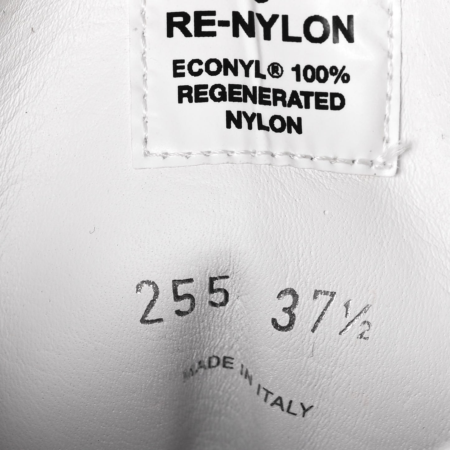 Spazzolato Rois Re-Nylon Metal Triangle Logo Monolith Pouch Pocket 55mm Boots 37.5 White