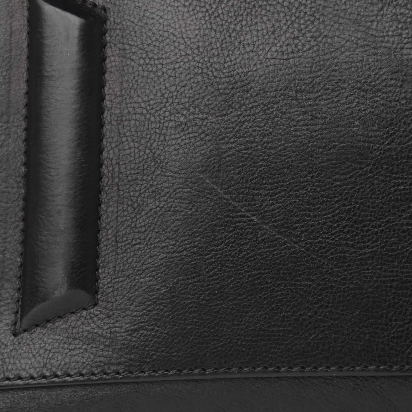 Smooth Calfskin Medium Soft Antigona Black