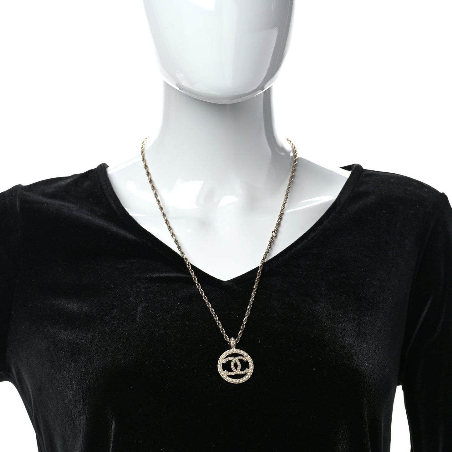 Pearl CC Round Pendant Necklace Gold