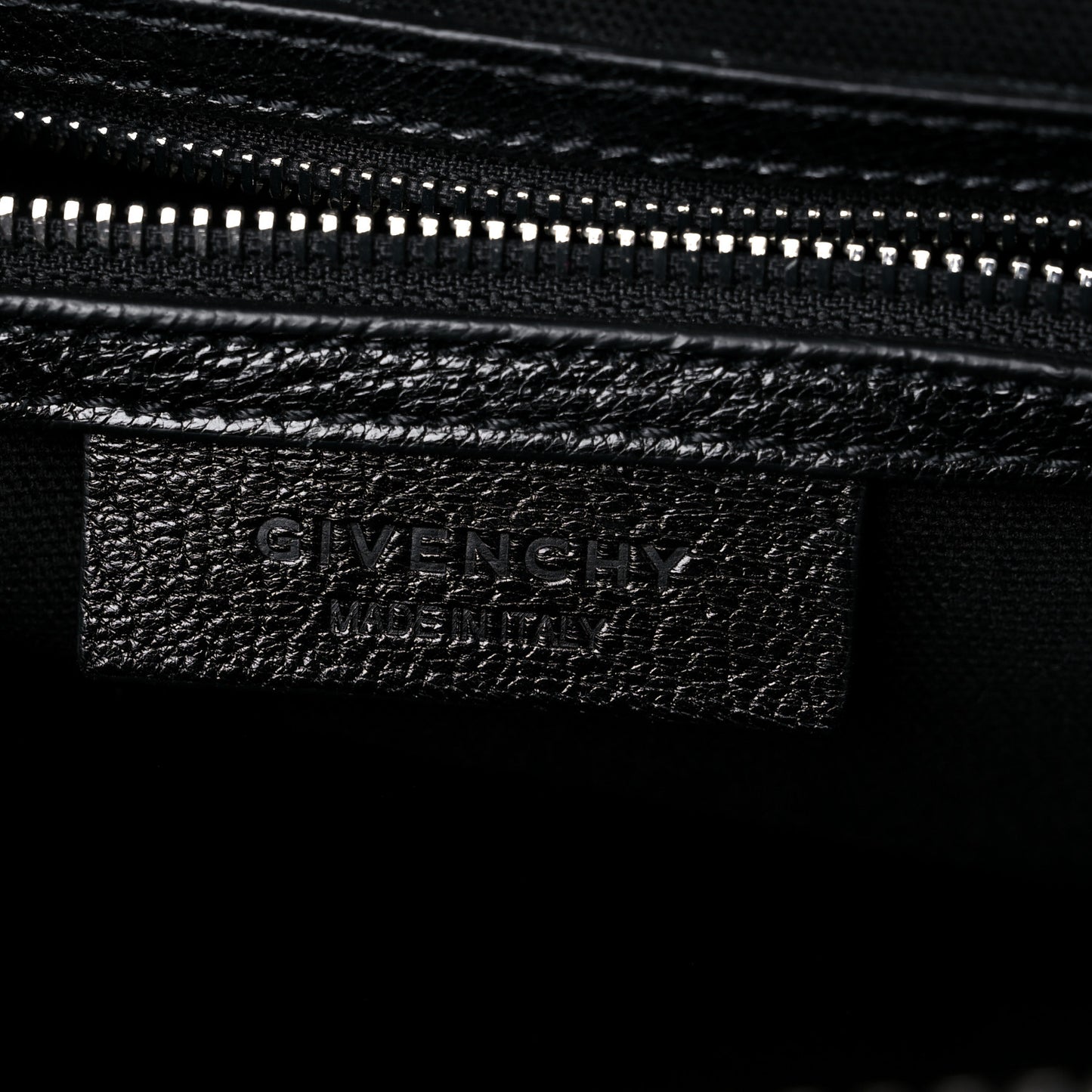 Sugar Goatskin Medium Antigona Black