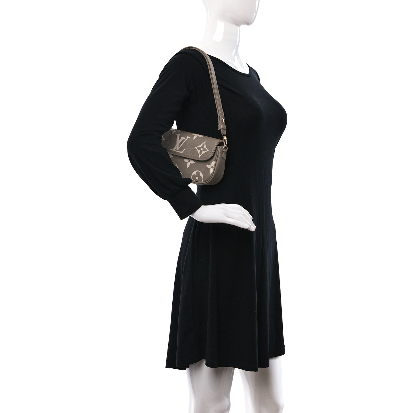Empreinte Monogram Giant Ivy Wallet On Chain Tourterelle Creme